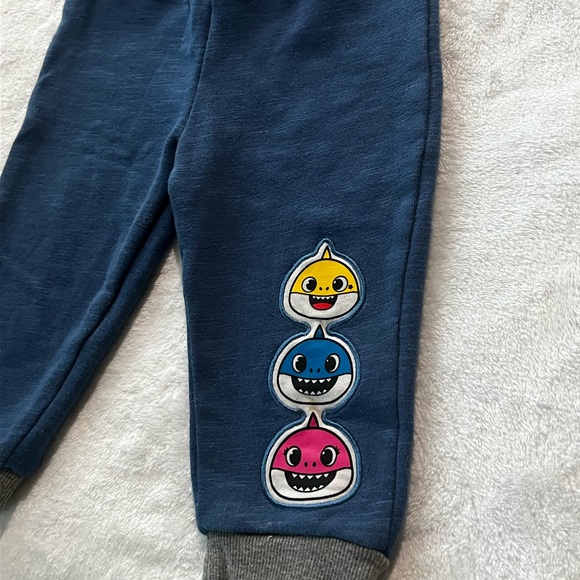 Baby Shark Matching Set - Picture 3 of 5